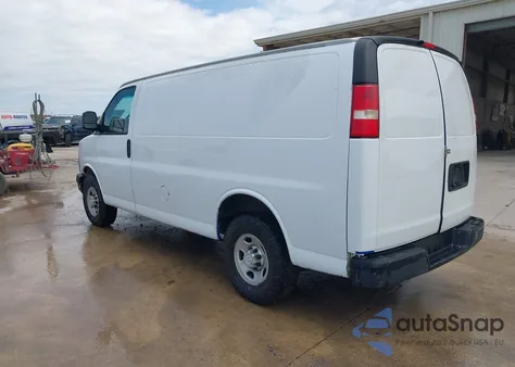 2015 Chevrolet Express 2500 Work Van z USA, uszkodzony, nr VIN 1GCWGFCF4F1175265